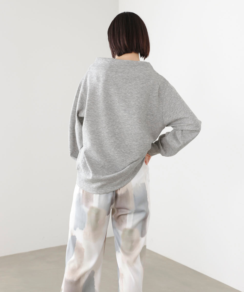 ダンボール抜き衿プルオーバー