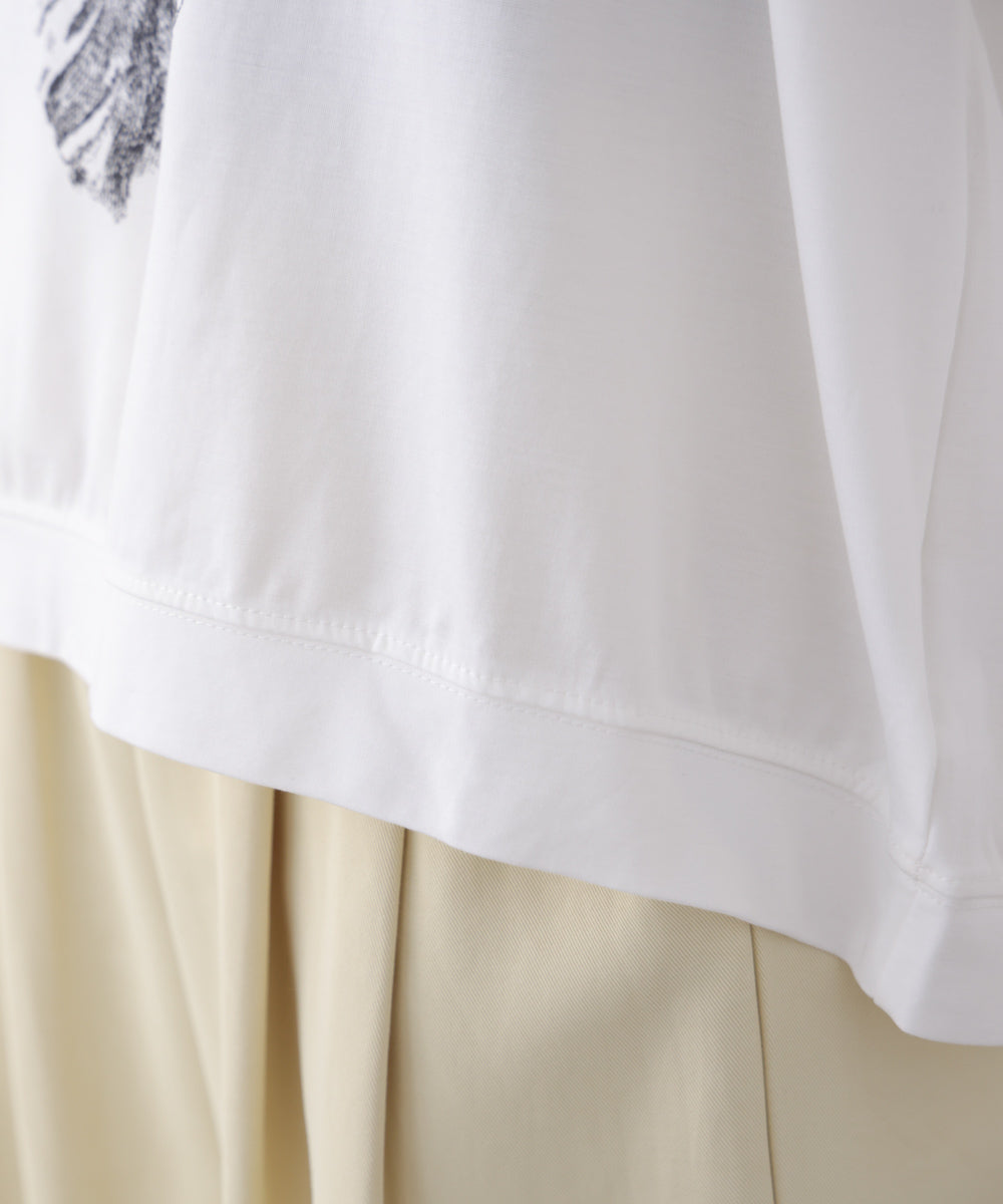 モノトーンフラワーTシャツ