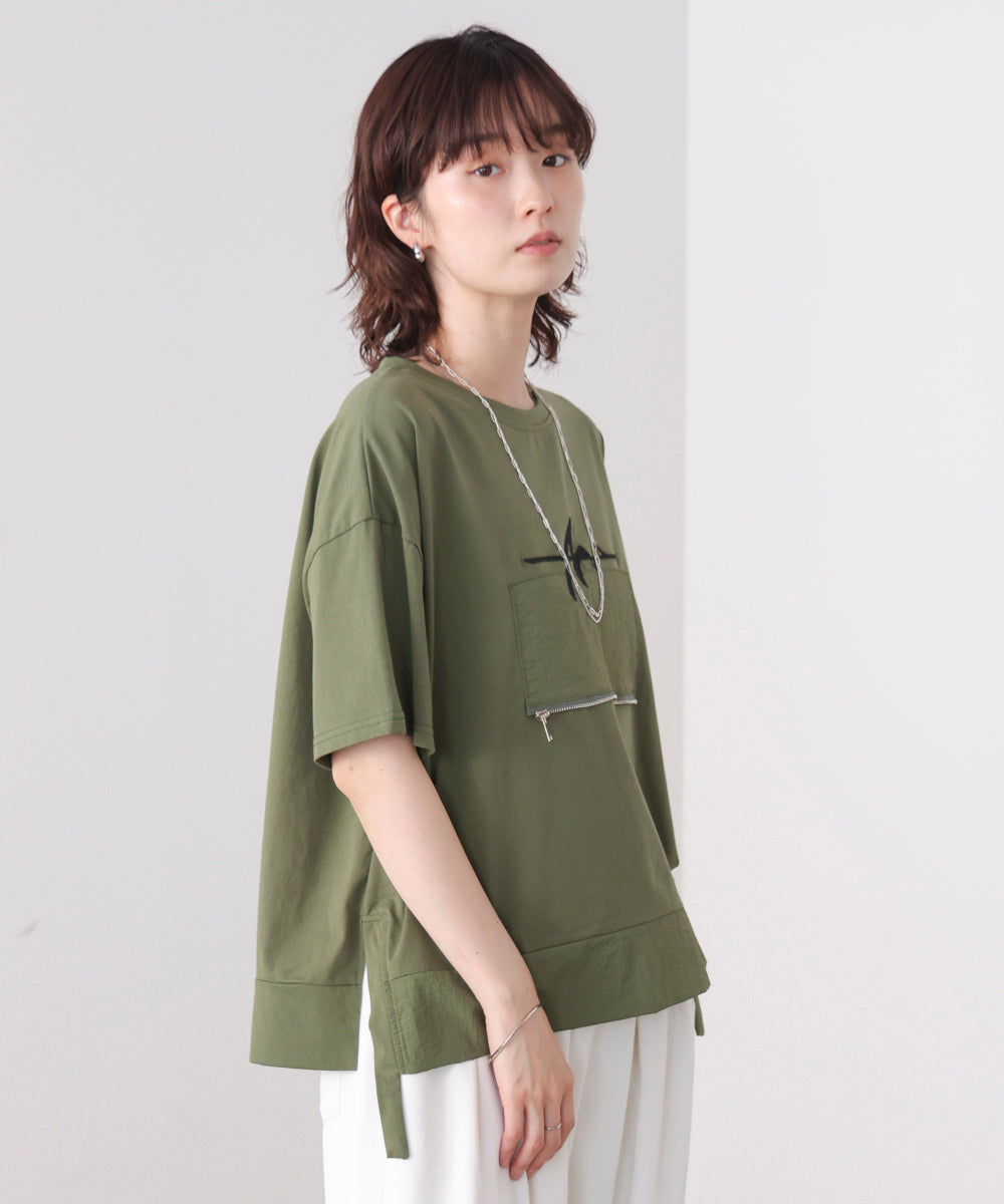 刺繍アンダーファスナーTシャツ