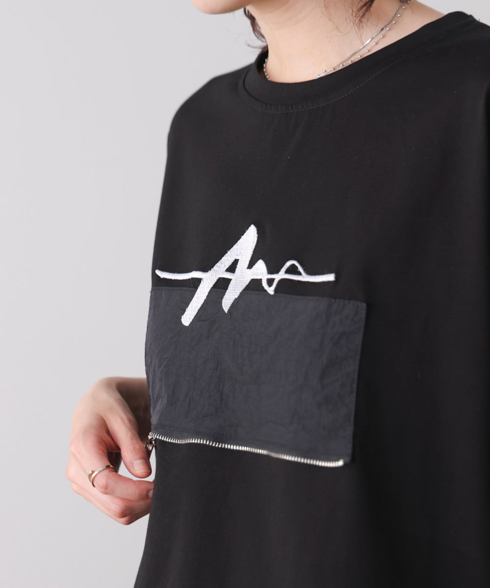 刺繍アンダーファスナーTシャツ