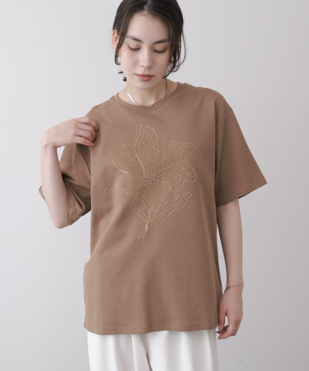 アートフラワーモチーフTシャツ