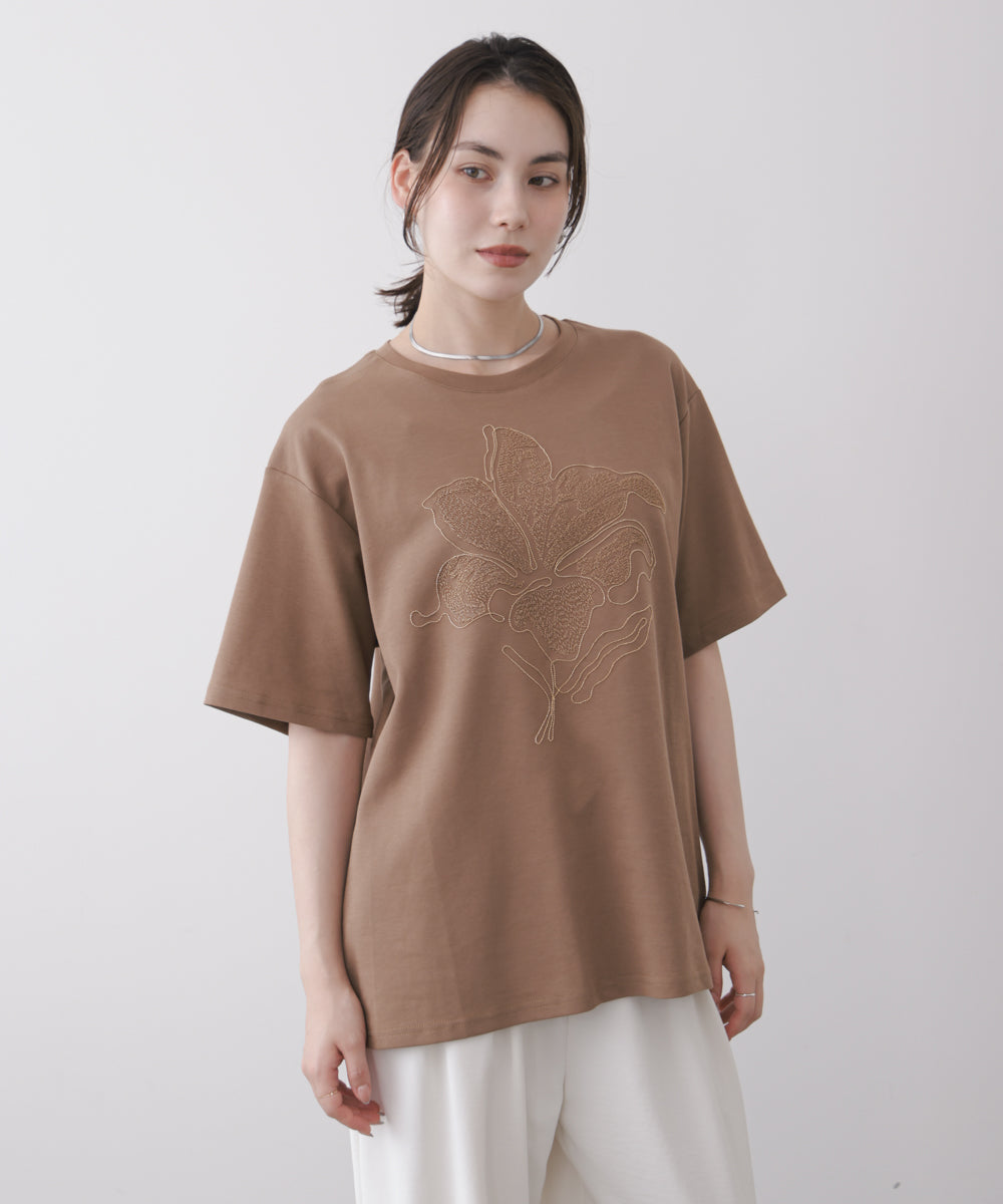 アートフラワーモチーフTシャツ