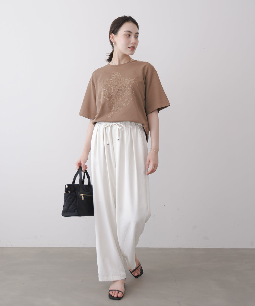 アートフラワーモチーフTシャツ