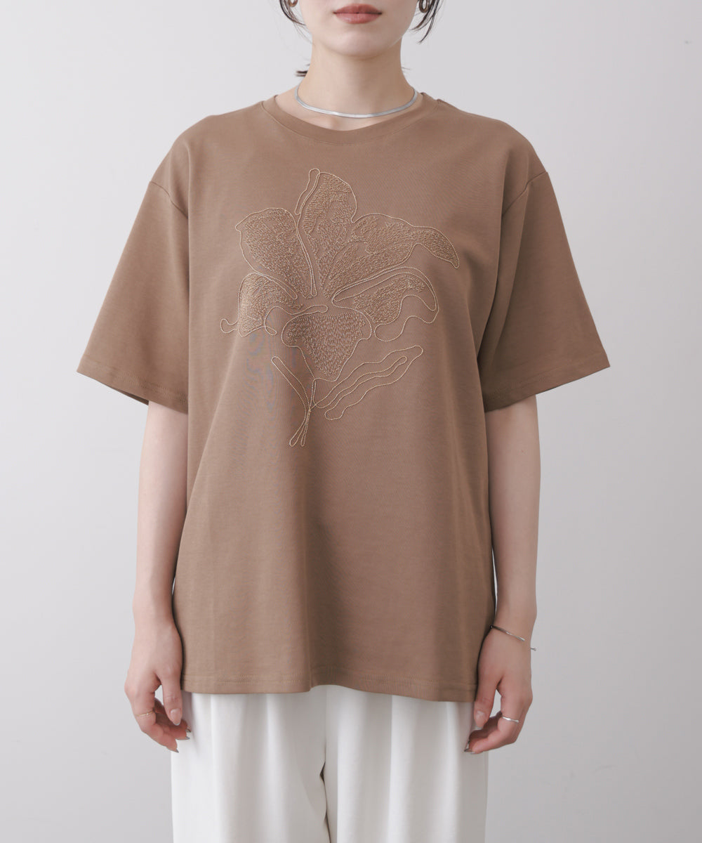 アートフラワーモチーフTシャツ