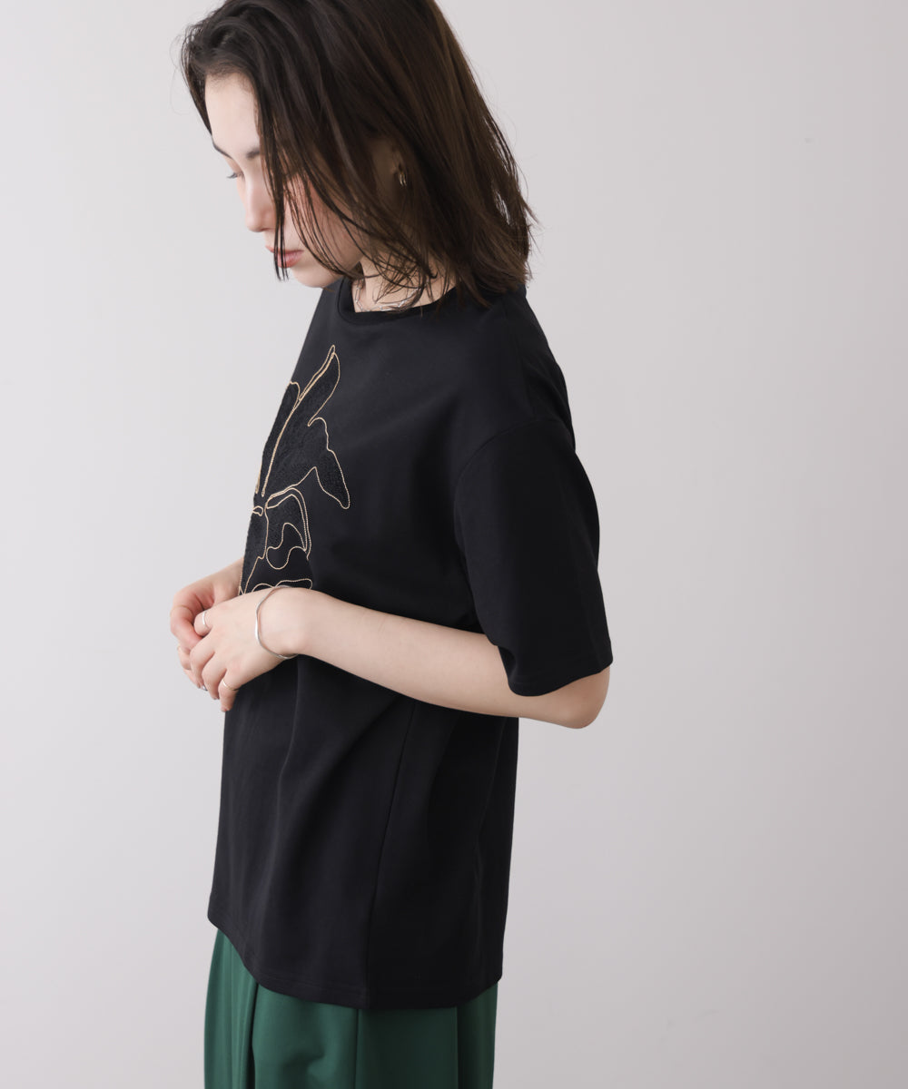 アートフラワーモチーフTシャツ