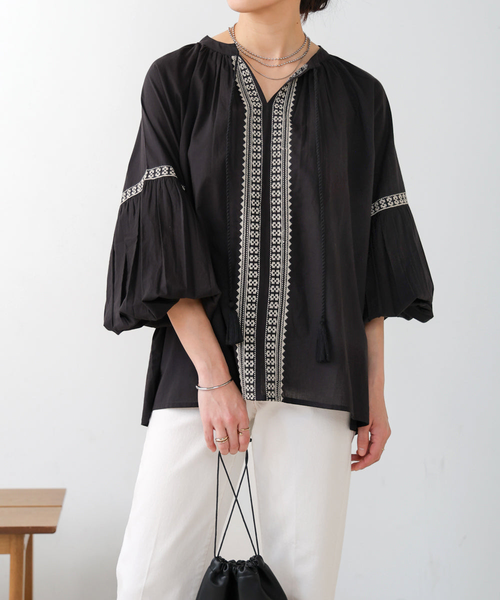 【WEB限定】インドレースライン柄刺繍ブラウス