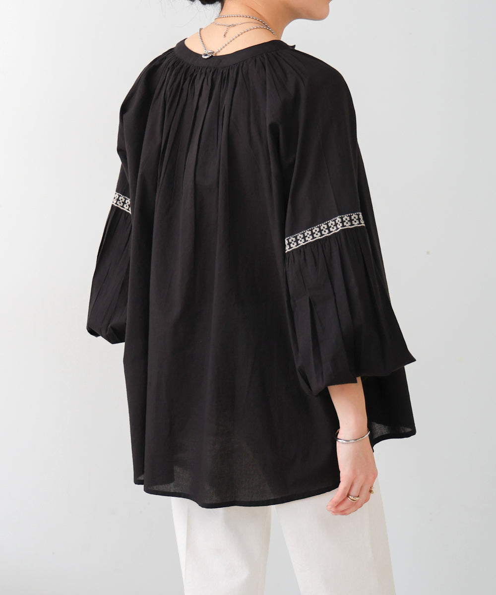 【WEB限定】インドレースライン柄刺繍ブラウス