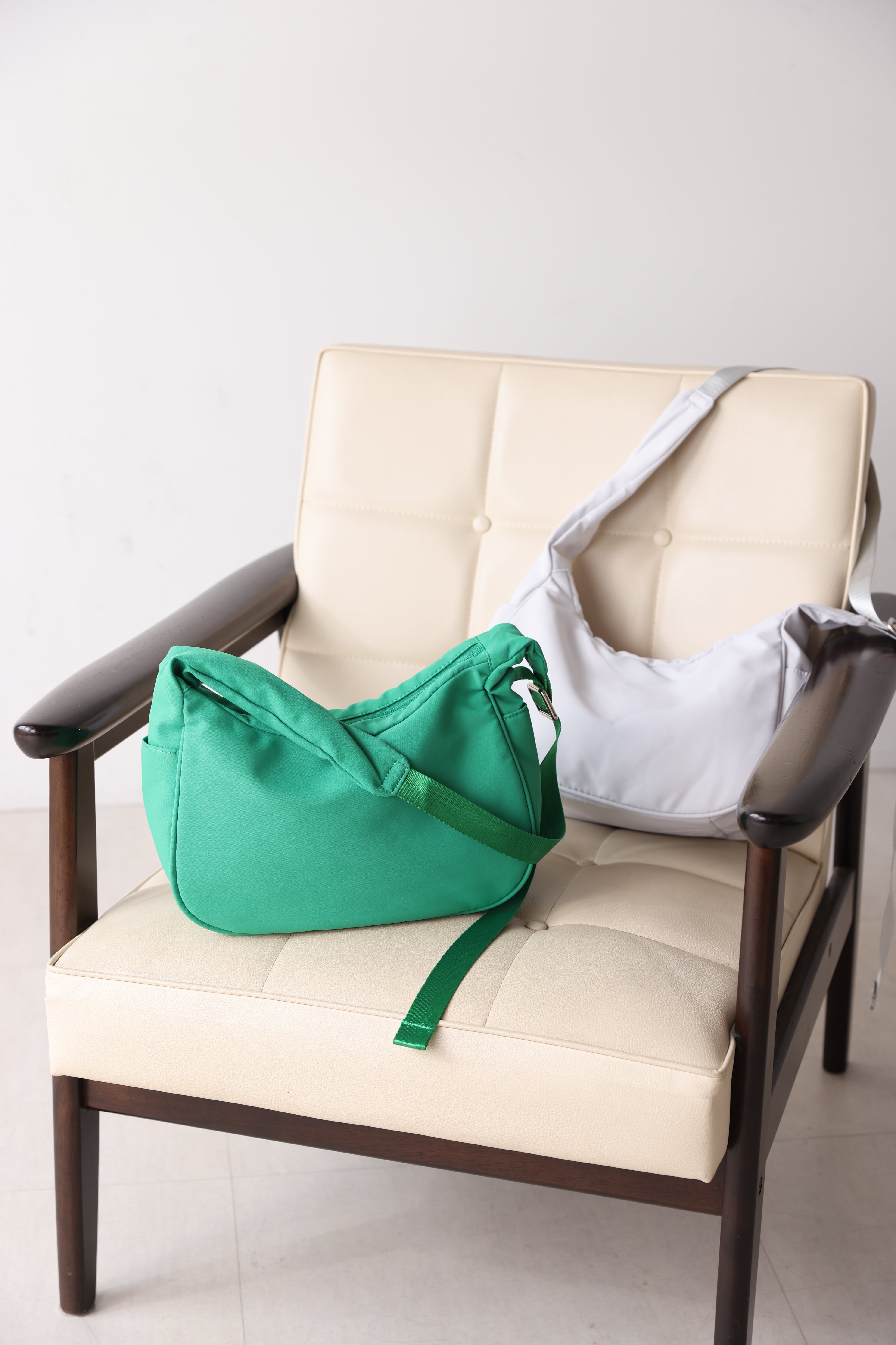 超軽量ショルダーバッグ