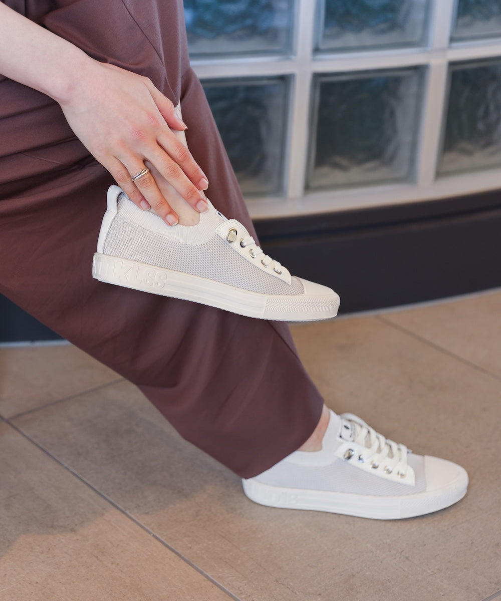 GENUINスニーカー