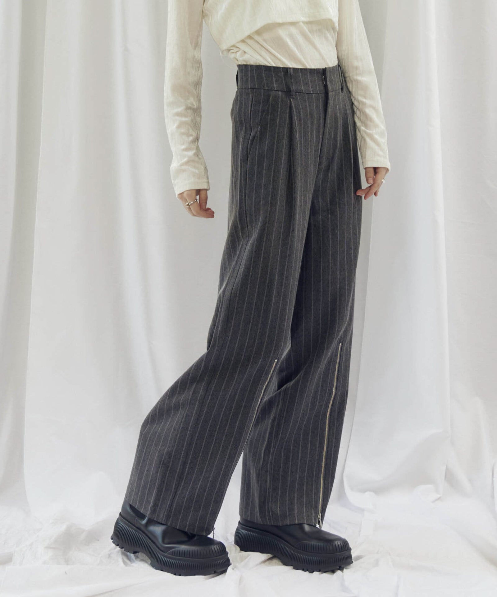 STRIPED ZIP SLIT PANTS(ストライプZIPスリットパンツ)