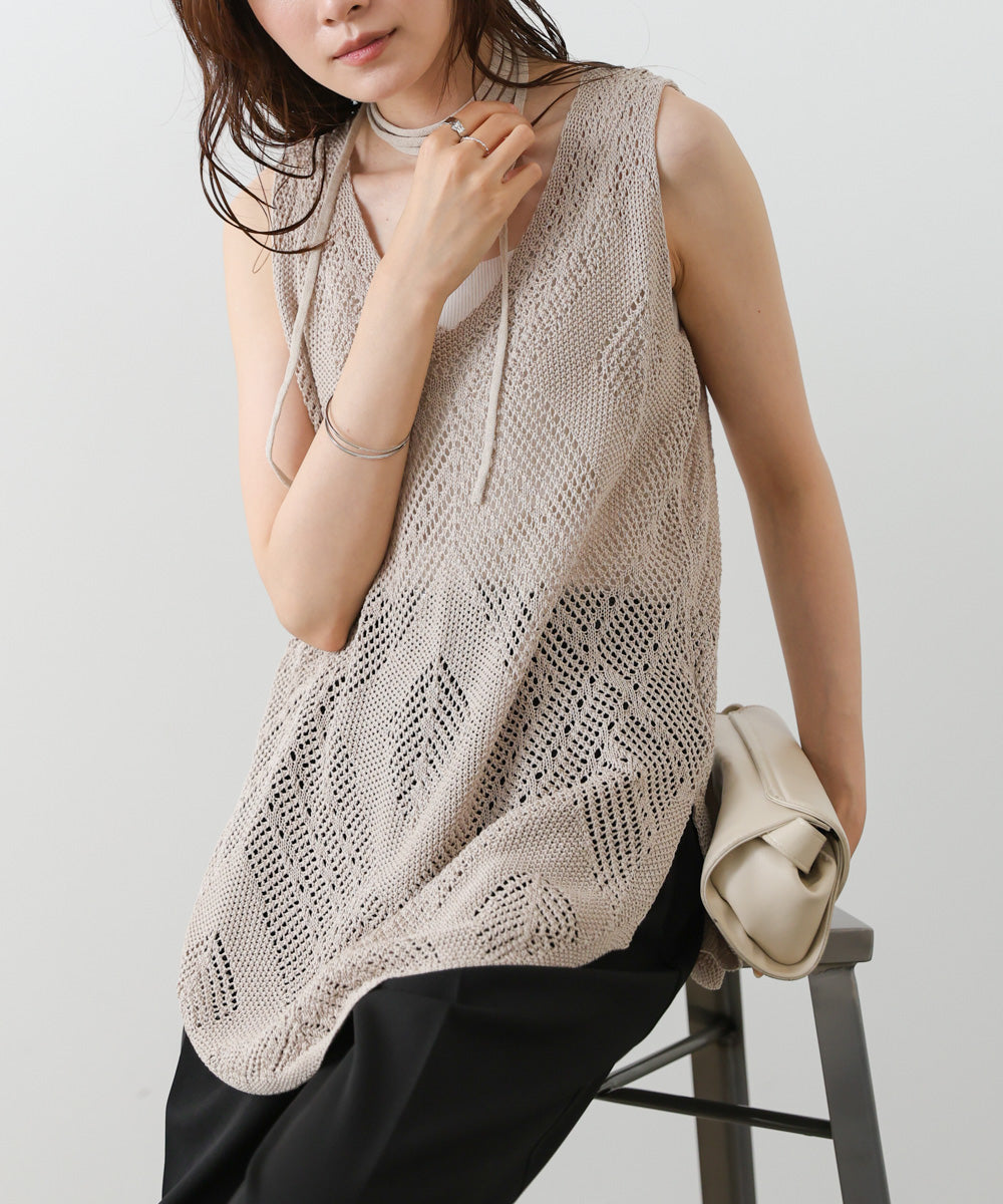 透かし編みトップス
