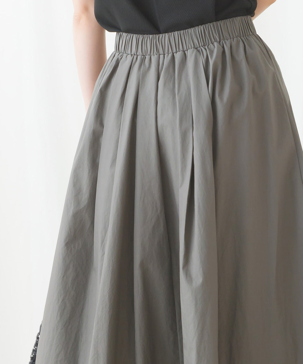 タックボリュームフレアスカート