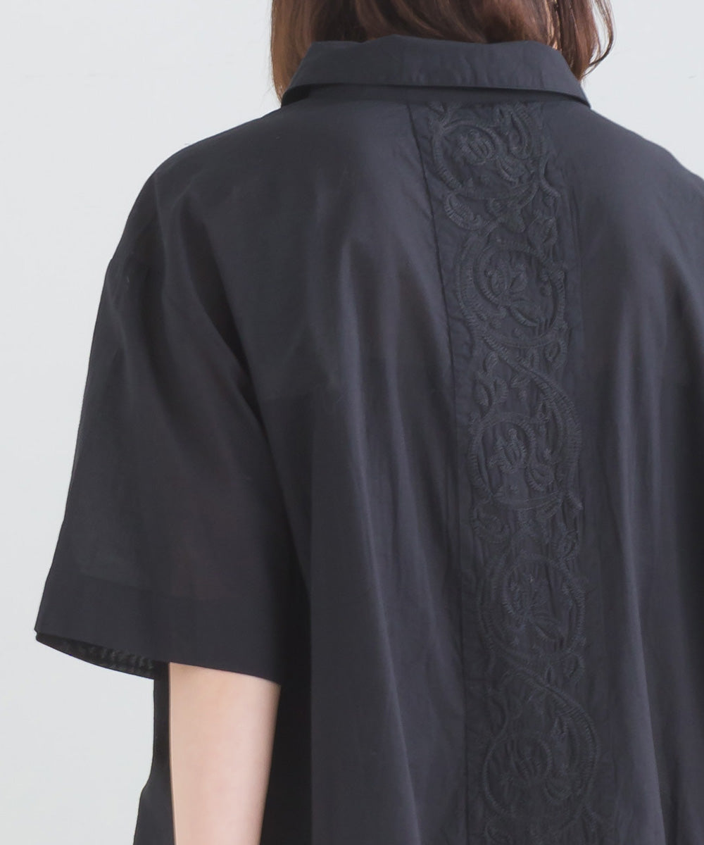 バック刺繡シャツワンピース