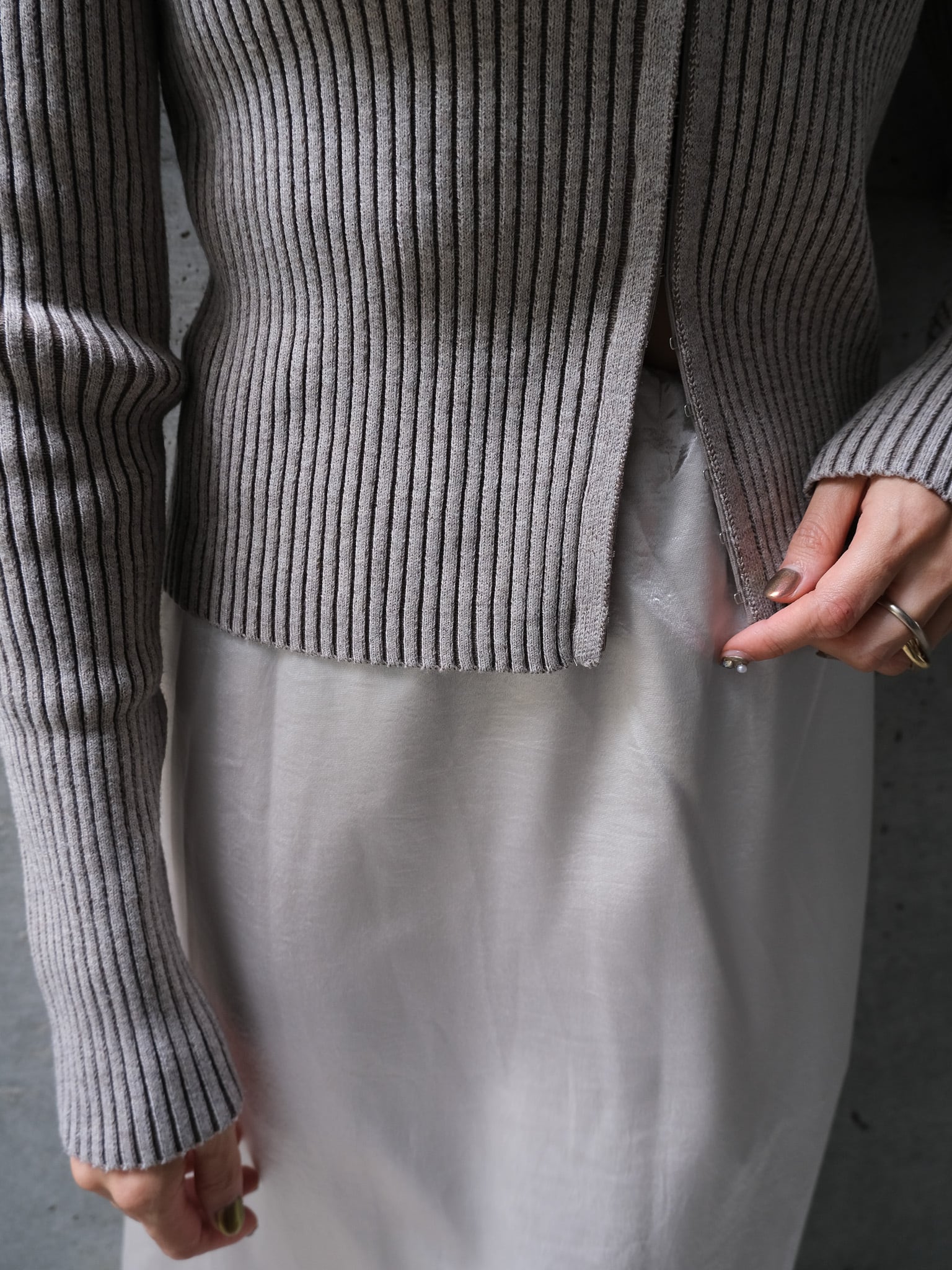 CREW NECK CARDIGAN