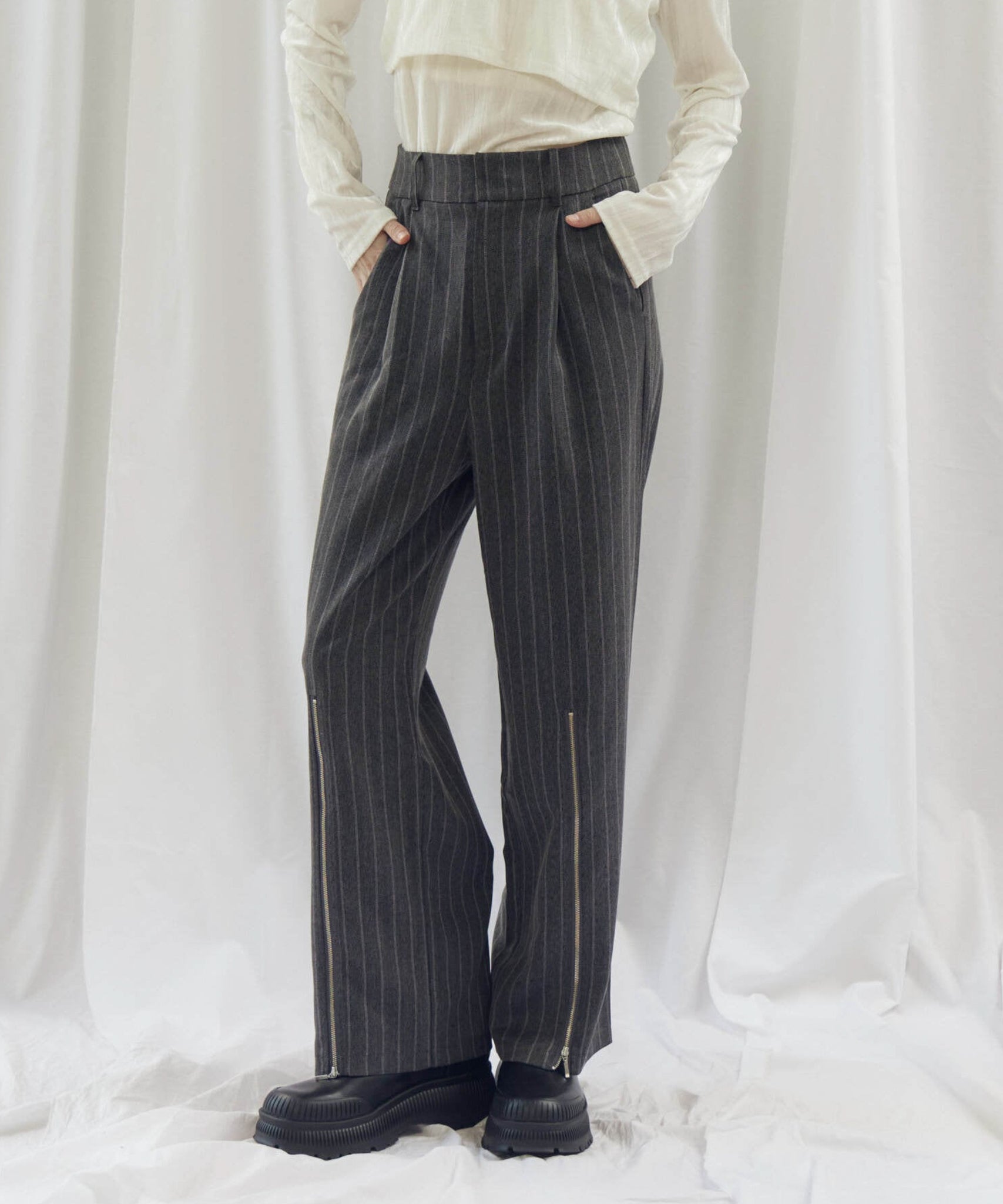 STRIPED ZIP SLIT PANTS(ストライプZIPスリットパンツ)