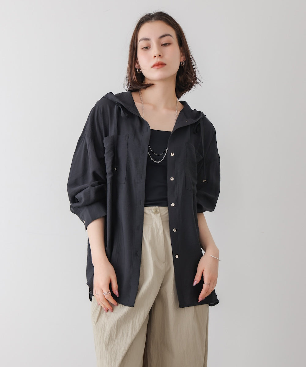 フーデットシャツ