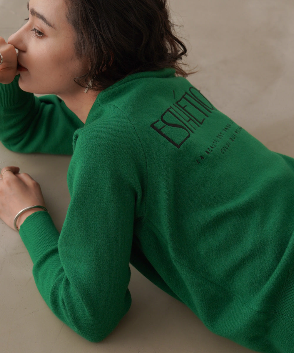 【新色追加・WEB限定】スウエットライク刺しゅうニット