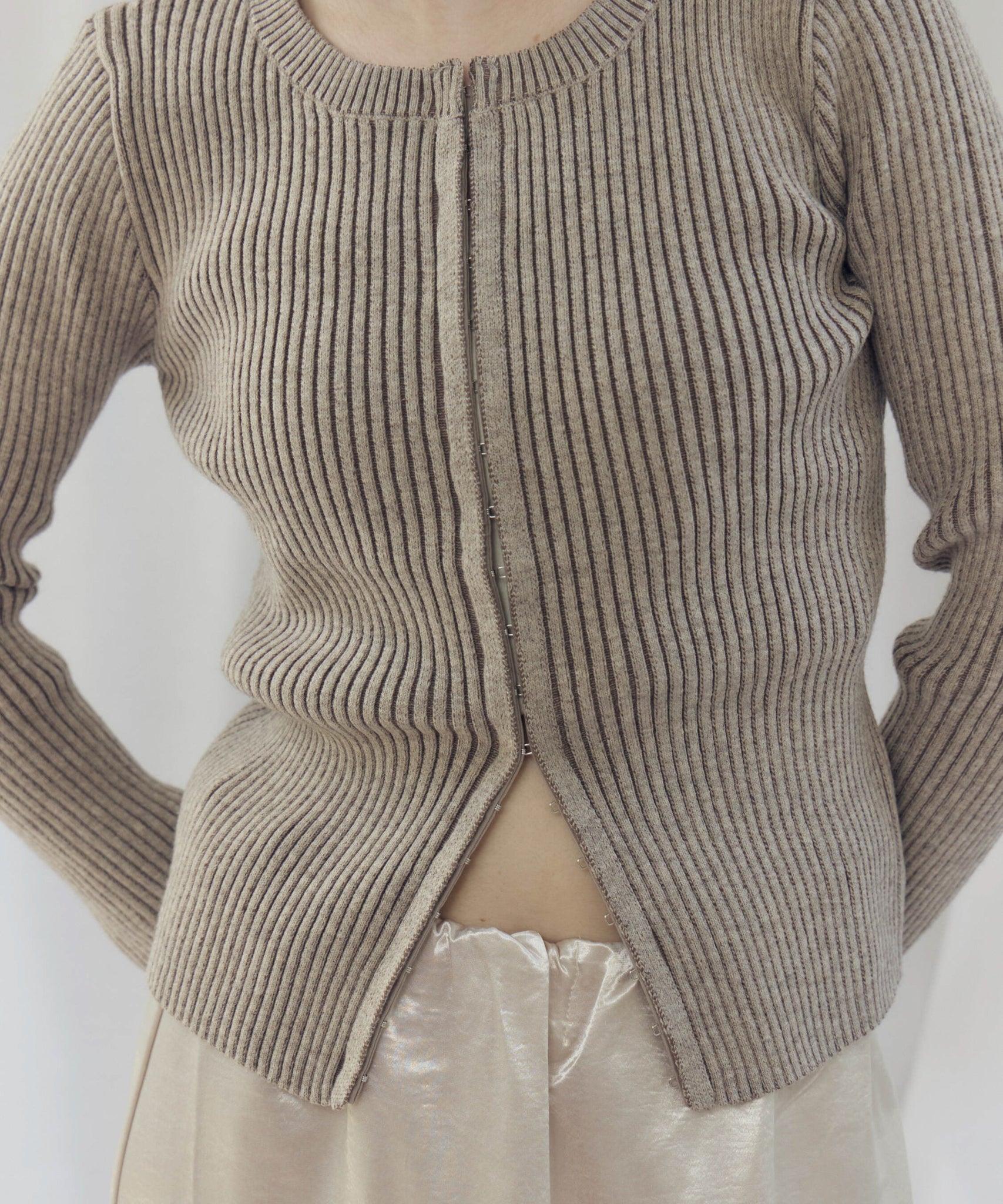 CREW NECK CARDIGAN