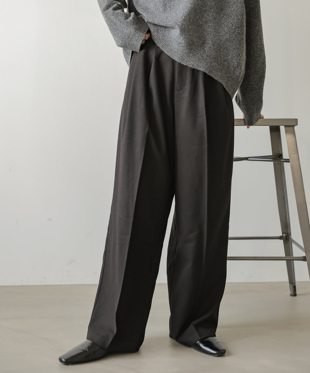 ウールライクツータックストレートパンツ
