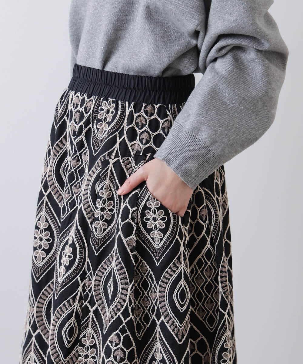 エンブロイダリーフレアスカート