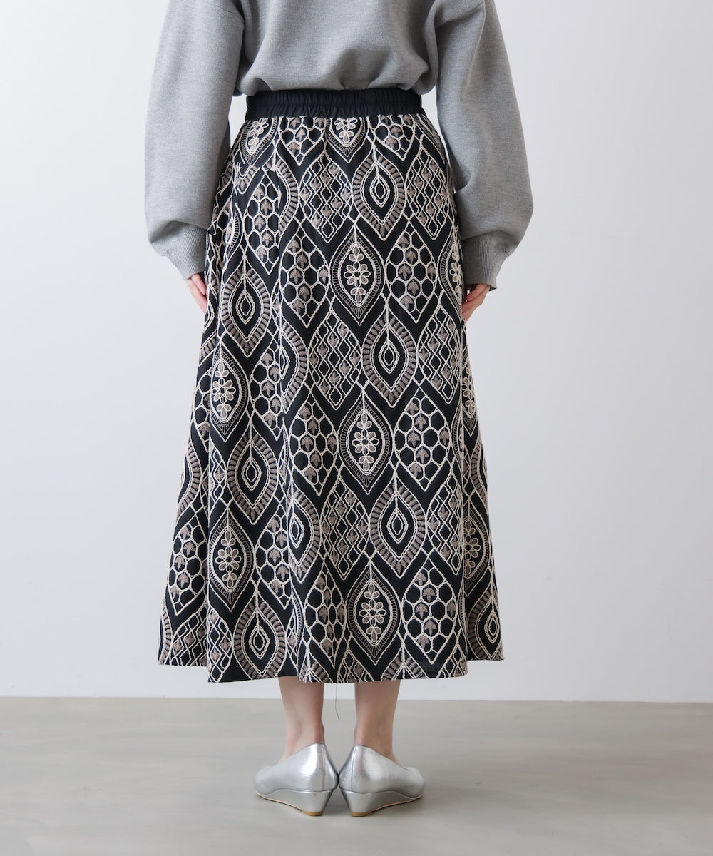 エンブロイダリーフレアスカート