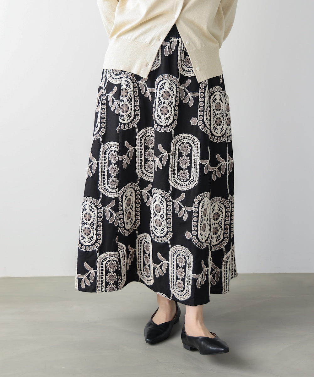 エンブロイダリーフレアスカート