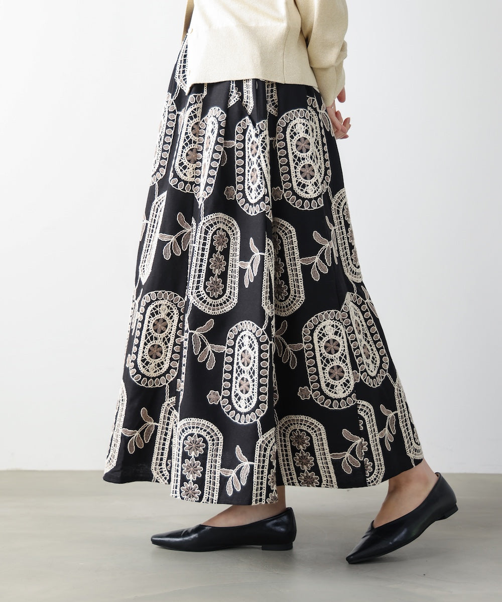 エンブロイダリーフレアスカート