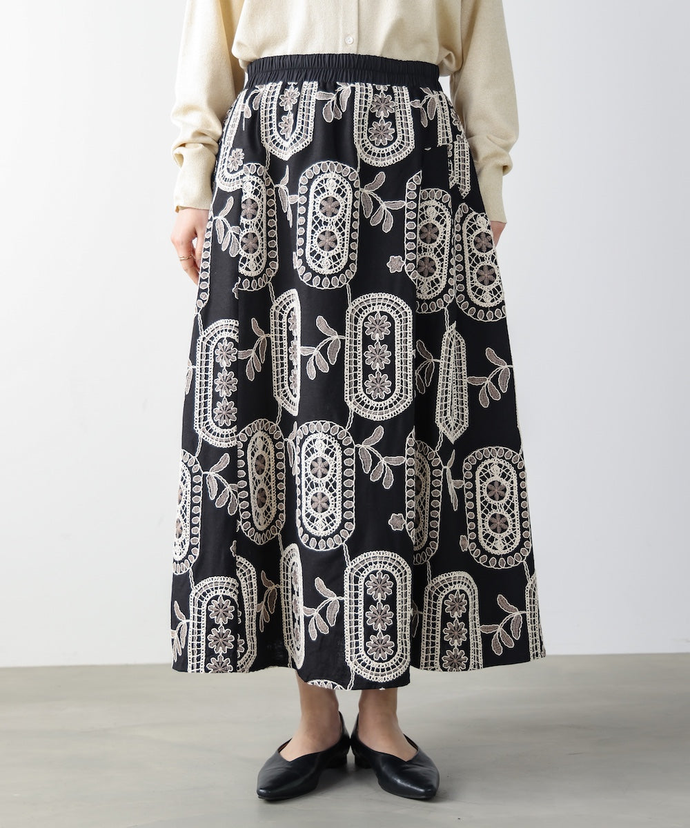 エンブロイダリーフレアスカート