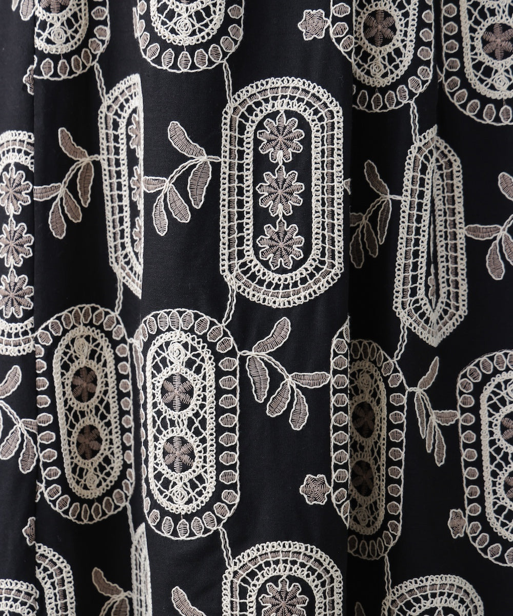 エンブロイダリーフレアスカート