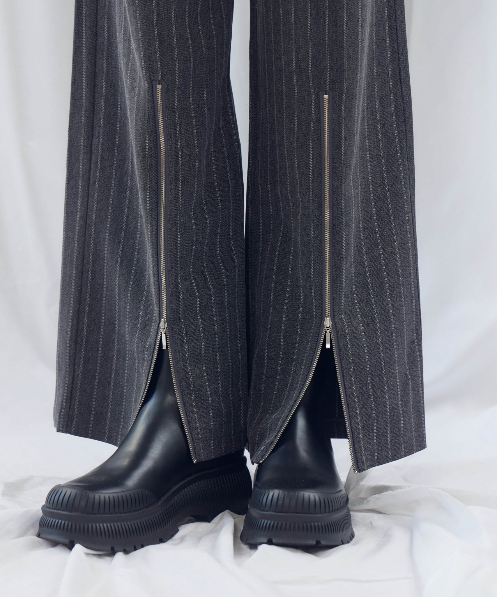 STRIPED ZIP SLIT PANTS(ストライプZIPスリットパンツ)