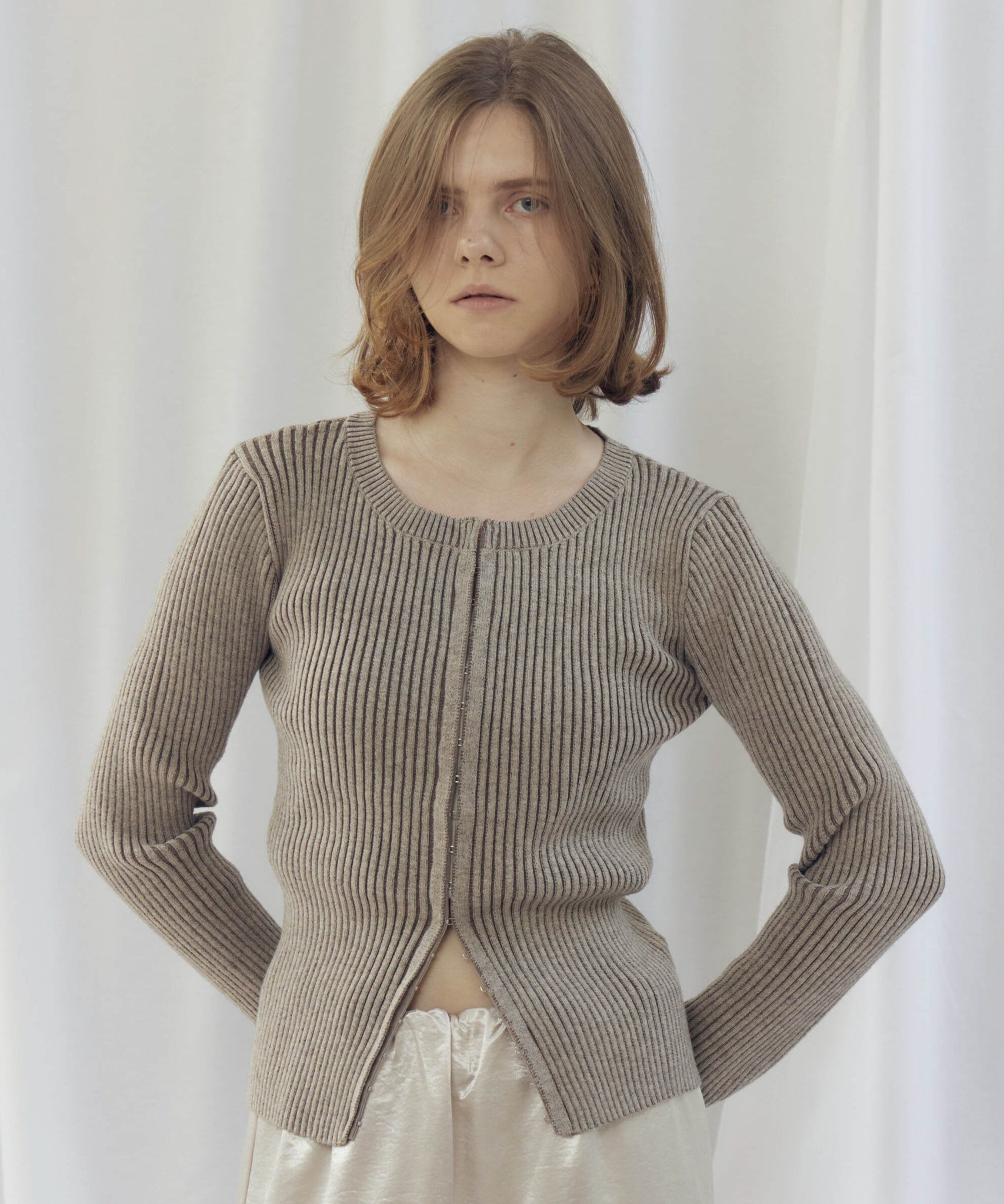 CREW NECK CARDIGAN