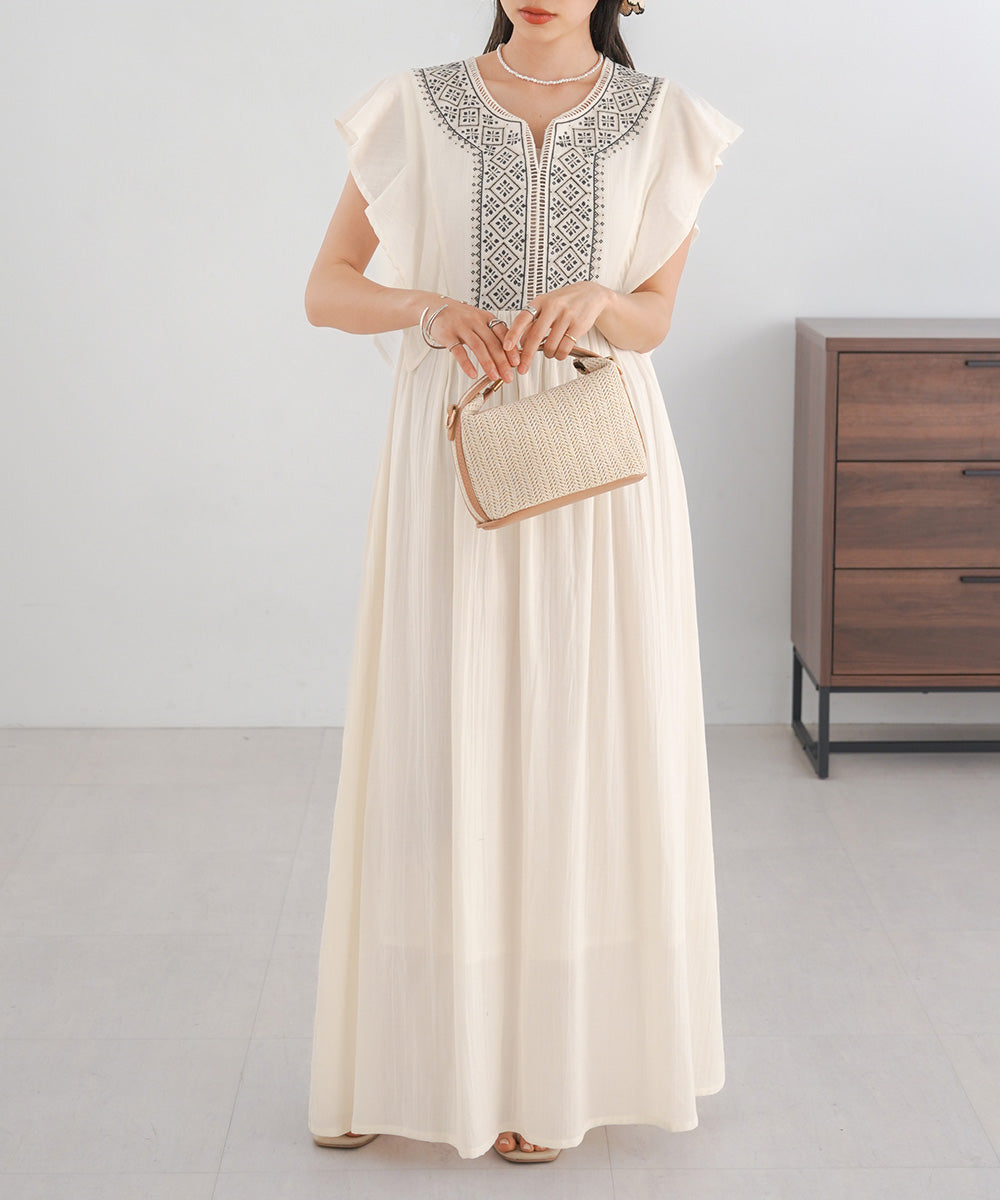 Bab フロント刺繍袖フリルワンピース