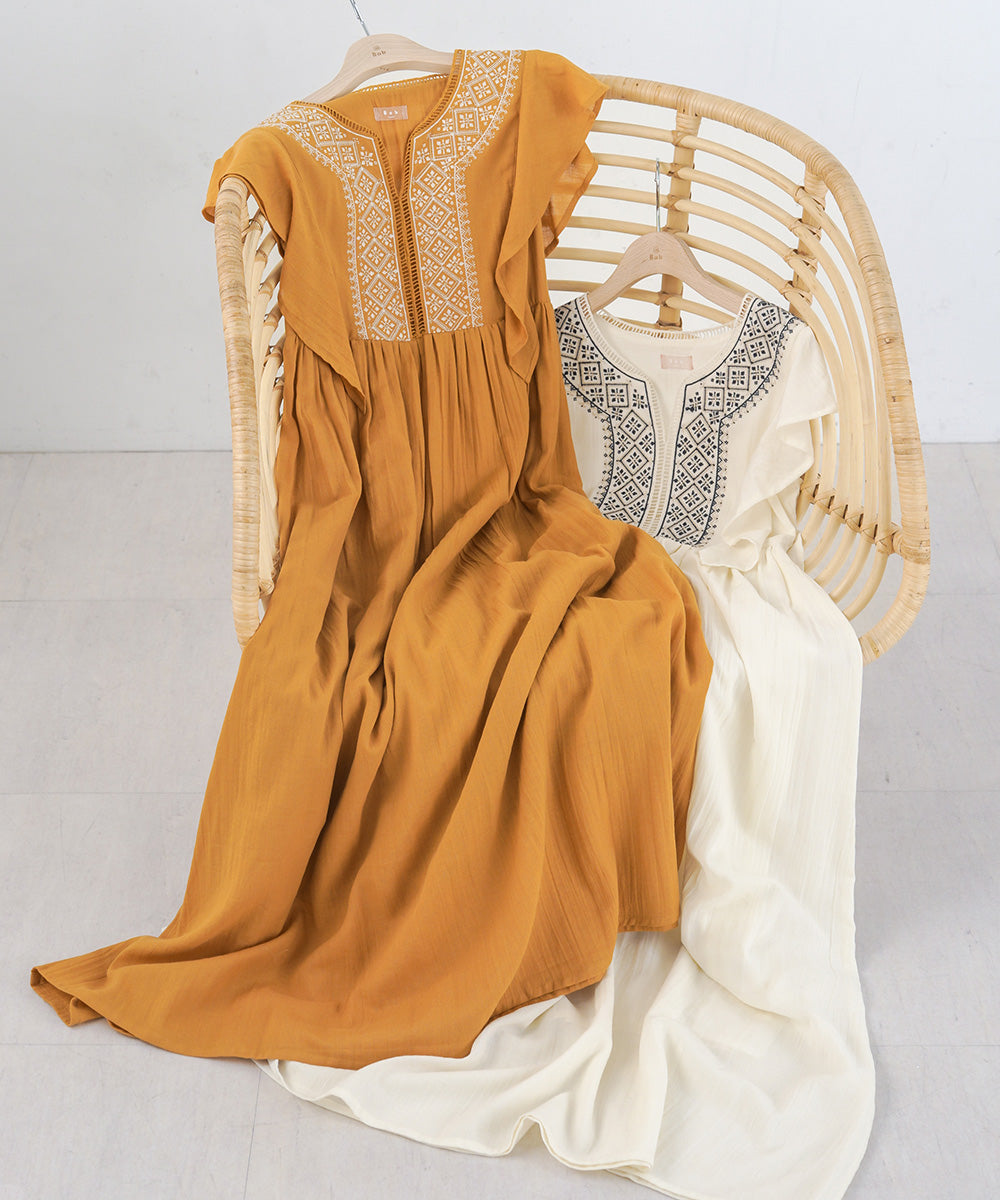 Bab フロント刺繍袖フリルワンピース