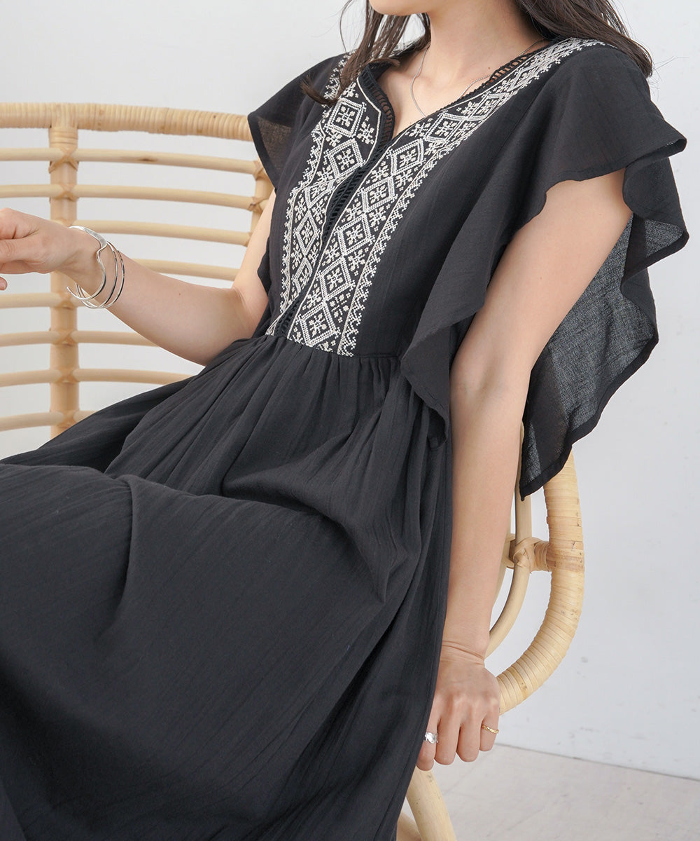 Bab フロント刺繍袖フリルワンピース