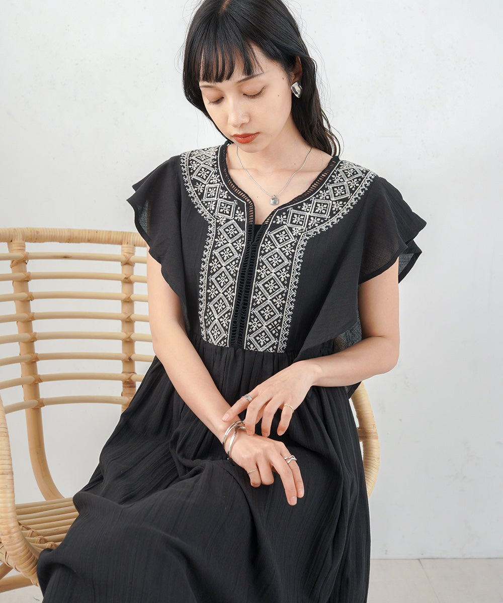 Bab フロント刺繍袖フリルワンピース