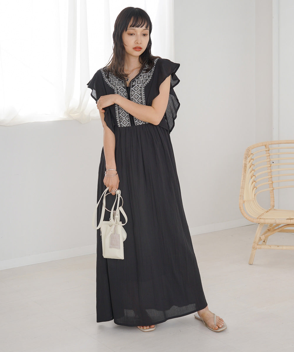 Bab フロント刺繍袖フリルワンピース