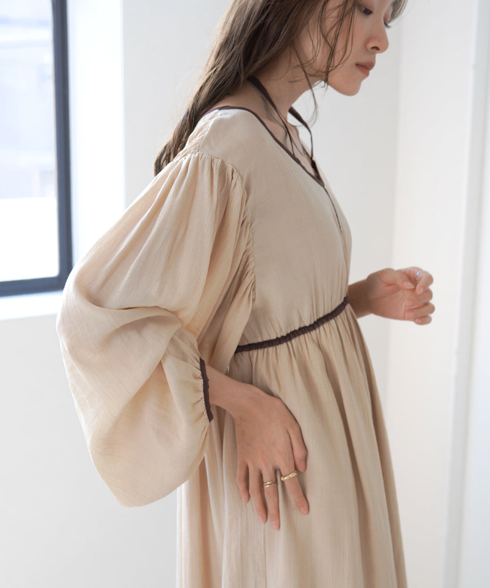 【低身長向けサイズあり】袖ボリュームパイピングワンピース