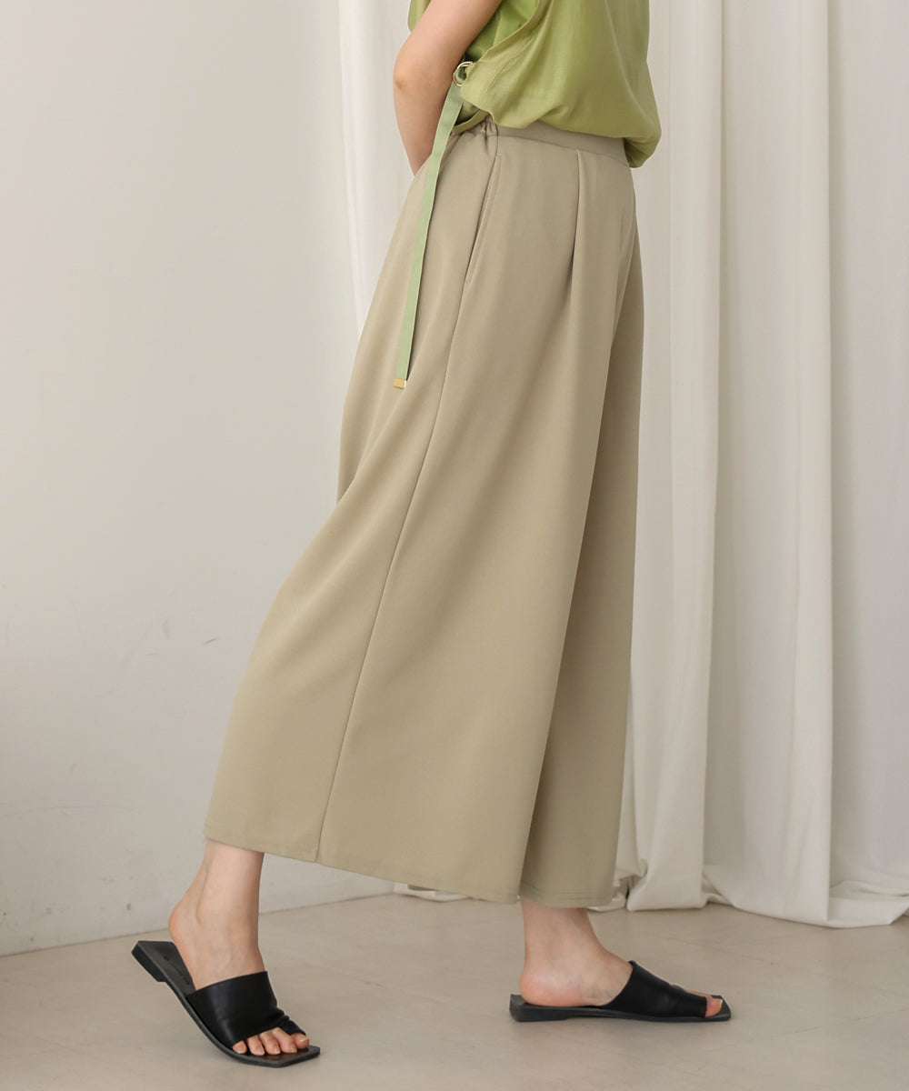 仮撚りタックストレートパンツ