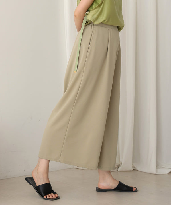 仮撚りタックストレートパンツ