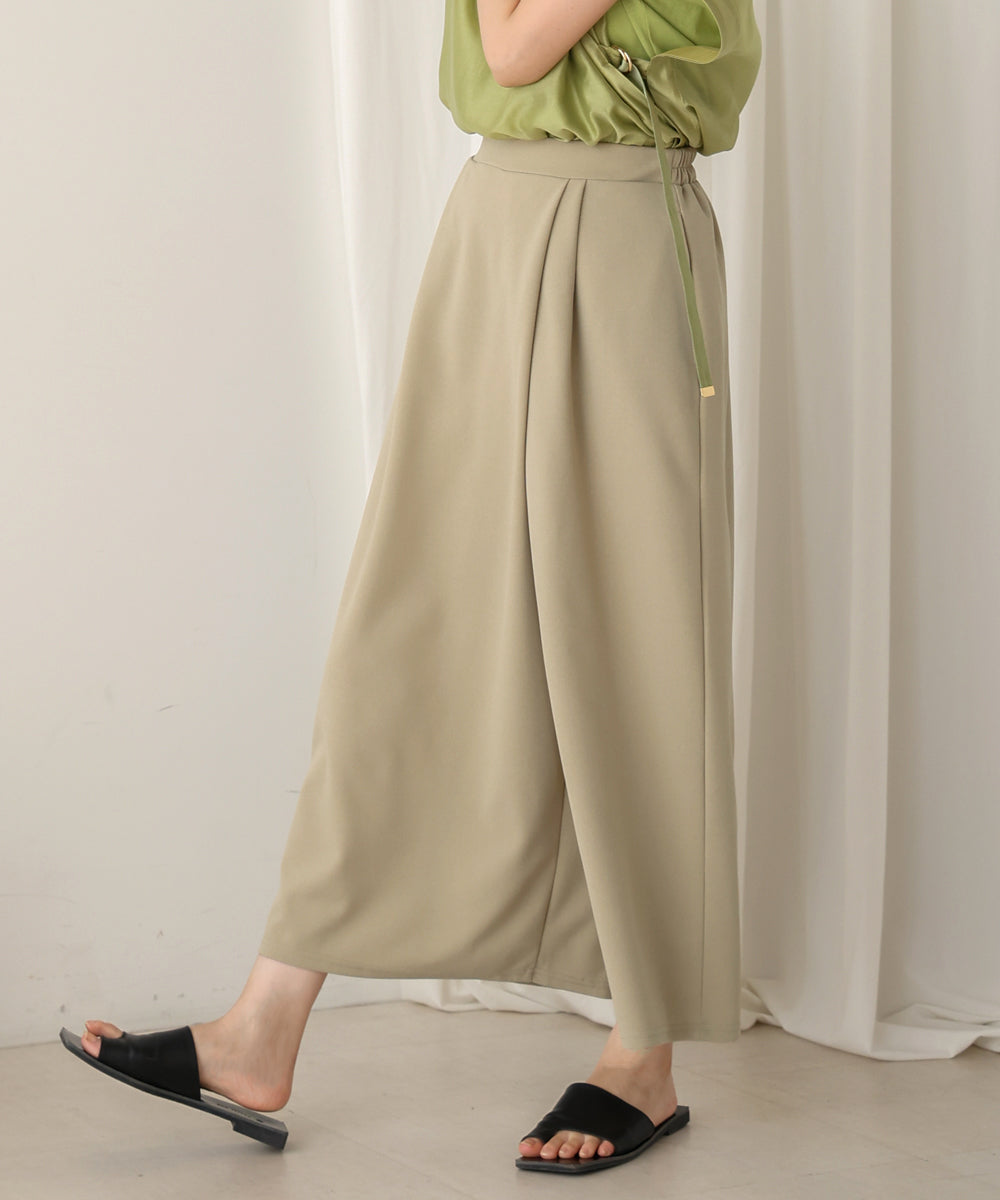 仮撚りタックストレートパンツ