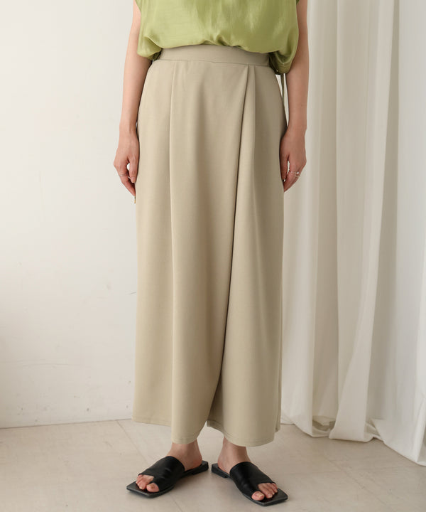 仮撚りタックストレートパンツ