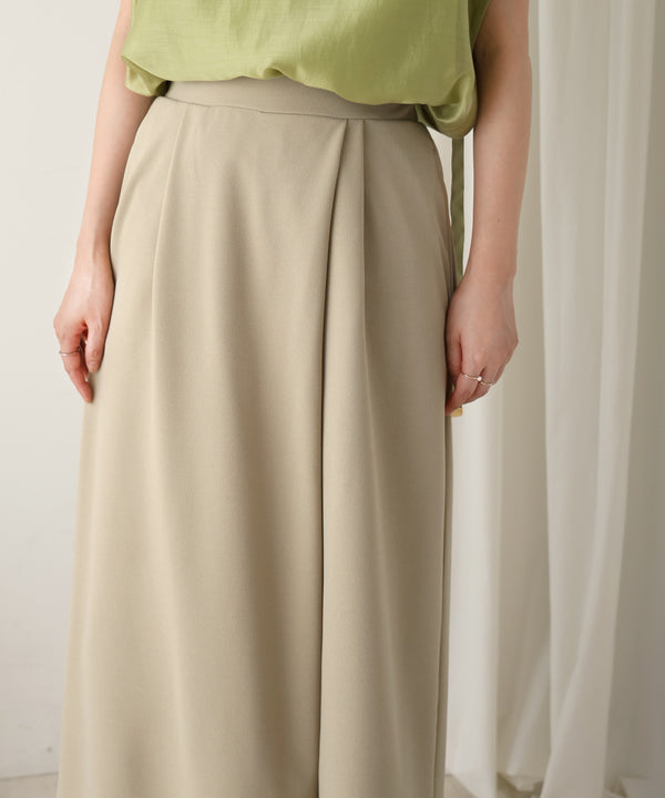 仮撚りタックストレートパンツ