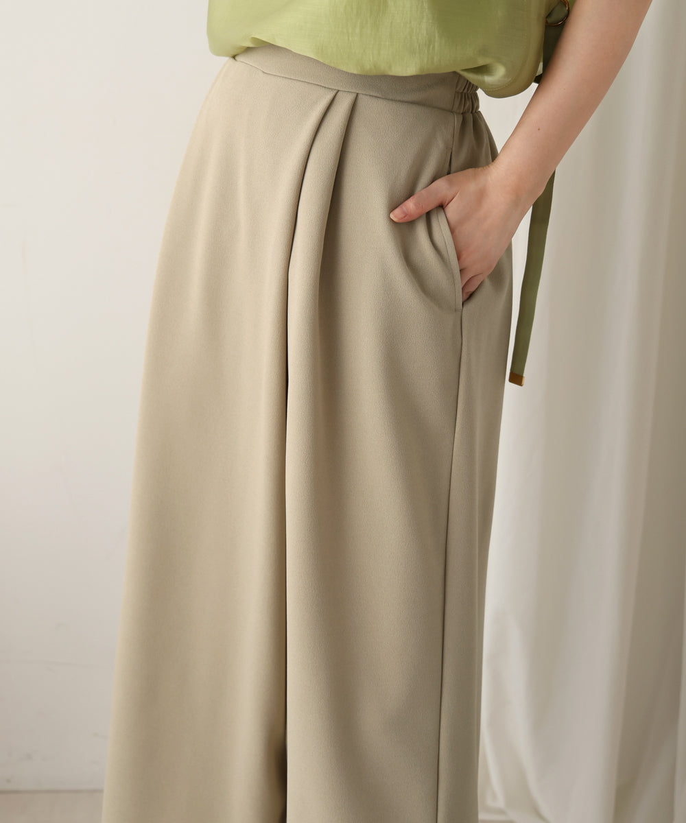 仮撚りタックストレートパンツ