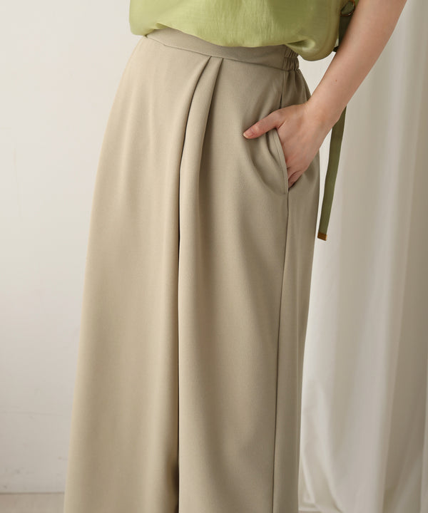 仮撚りタックストレートパンツ