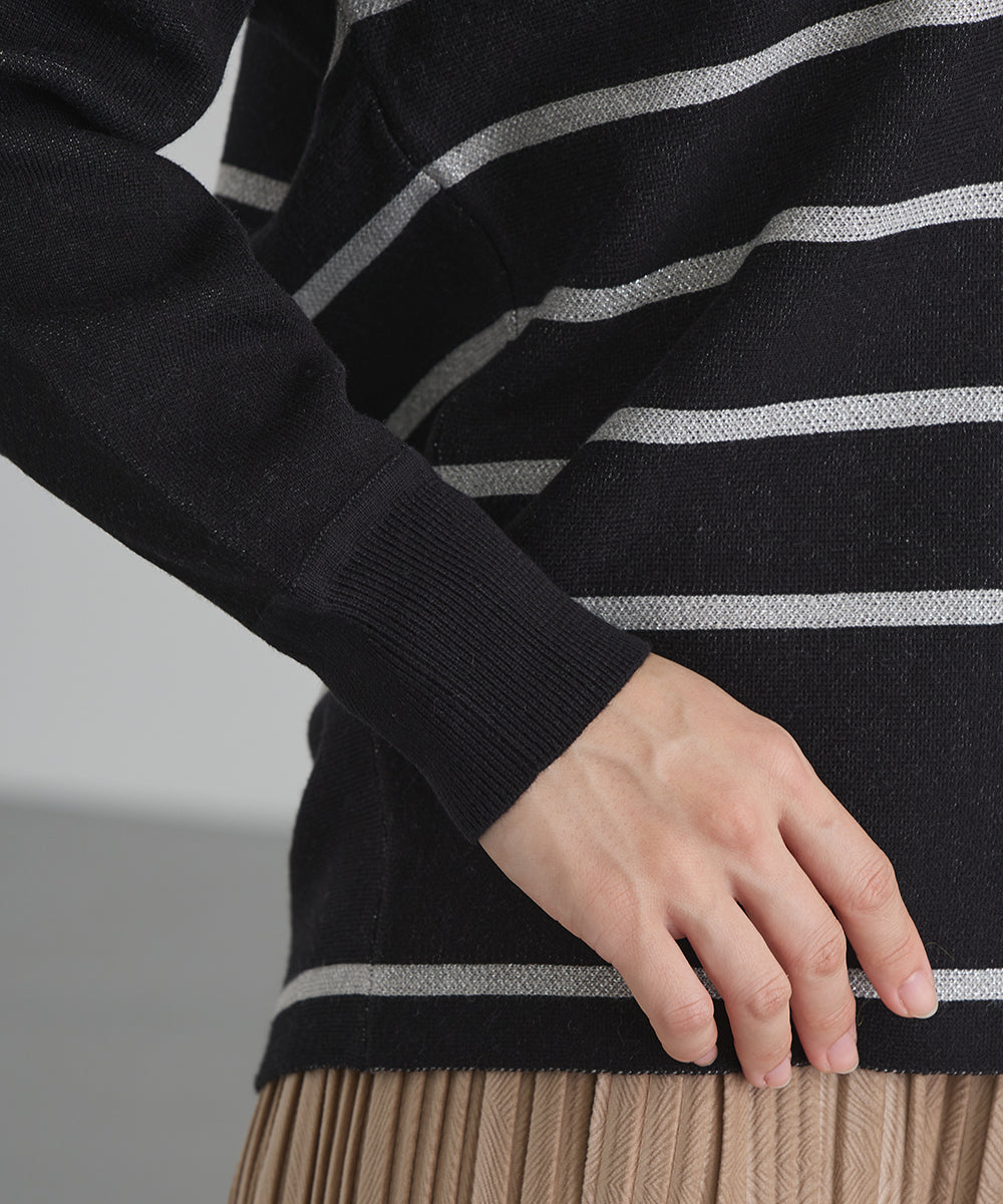 ラメボーダーVネックニット