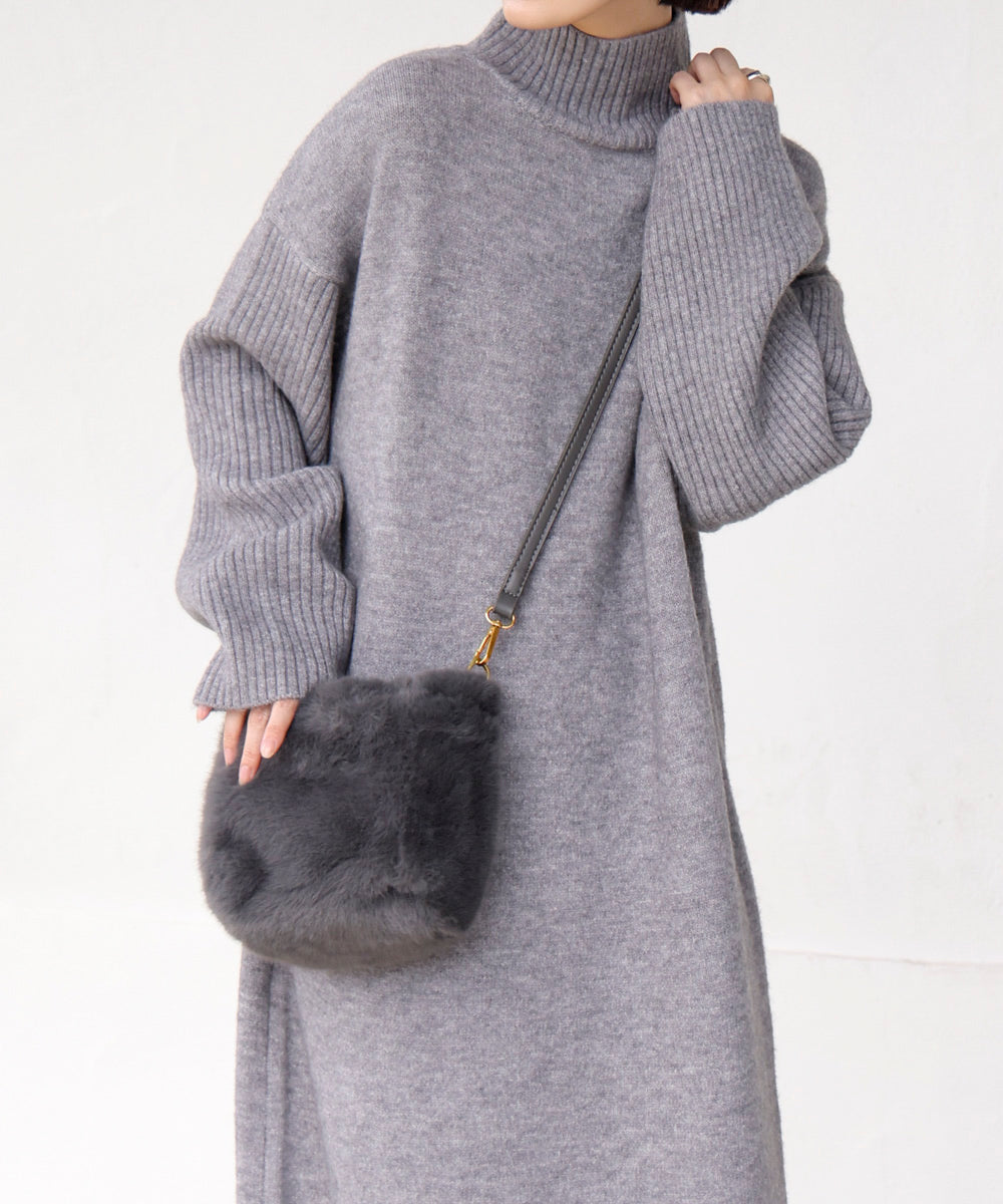 ハイネックIラインニットワンピース