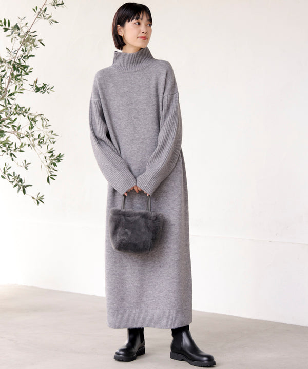 ハイネックIラインニットワンピース