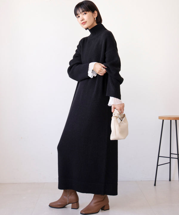 ハイネックIラインニットワンピース