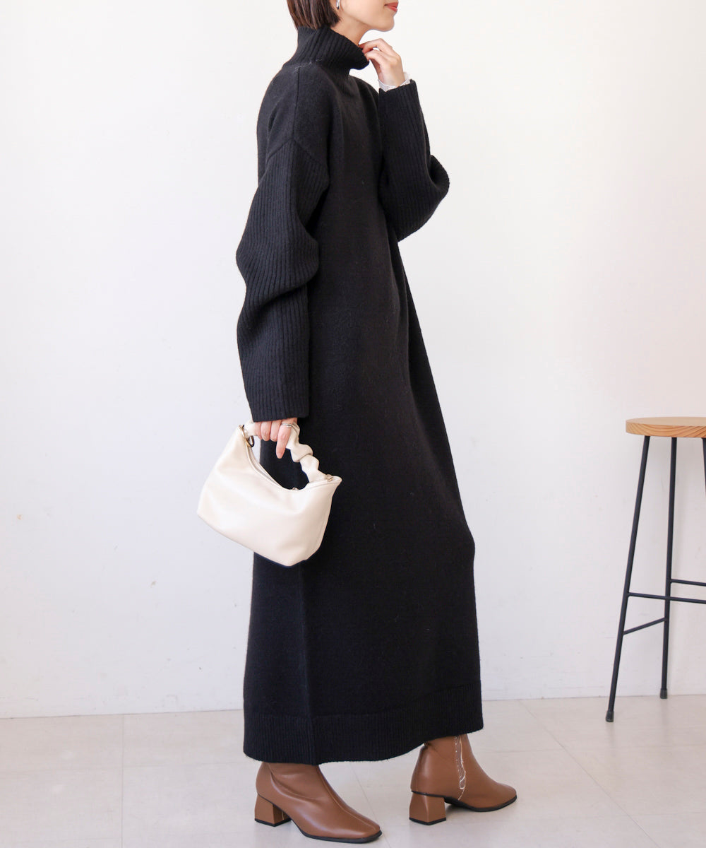 ハイネックIラインニットワンピース