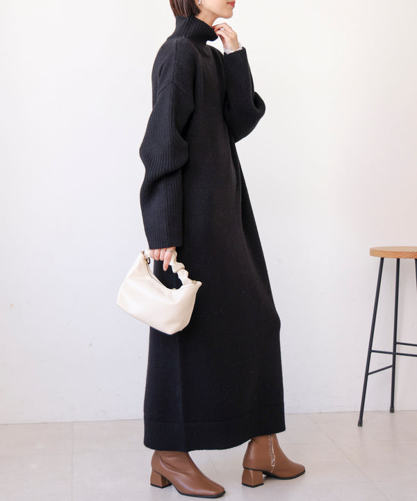 ハイネックIラインニットワンピース